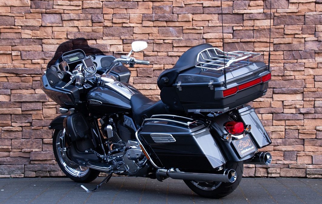 2011 Harley-Davidson FLTRUSE Road Glide Ultra CVO 110 LA