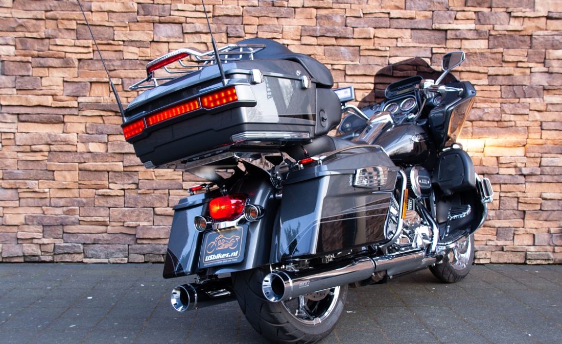 2011 Harley-Davidson FLTRUSE Road Glide Ultra CVO 110 RAL