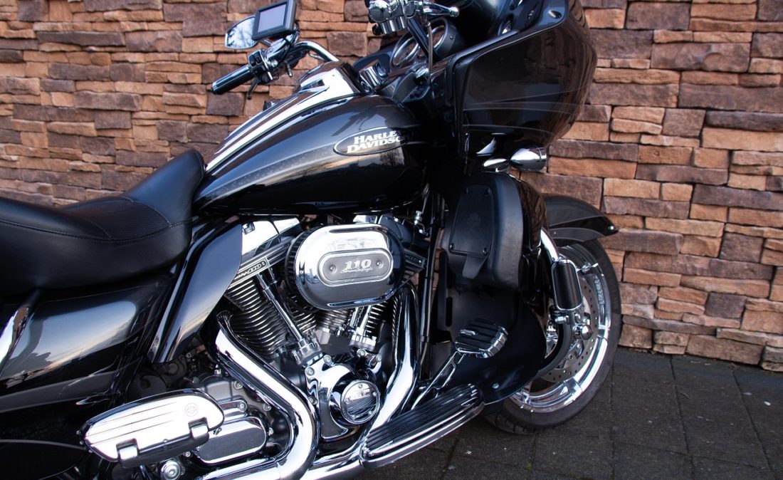 2011 Harley-Davidson FLTRUSE Road Glide Ultra CVO 110 RZ