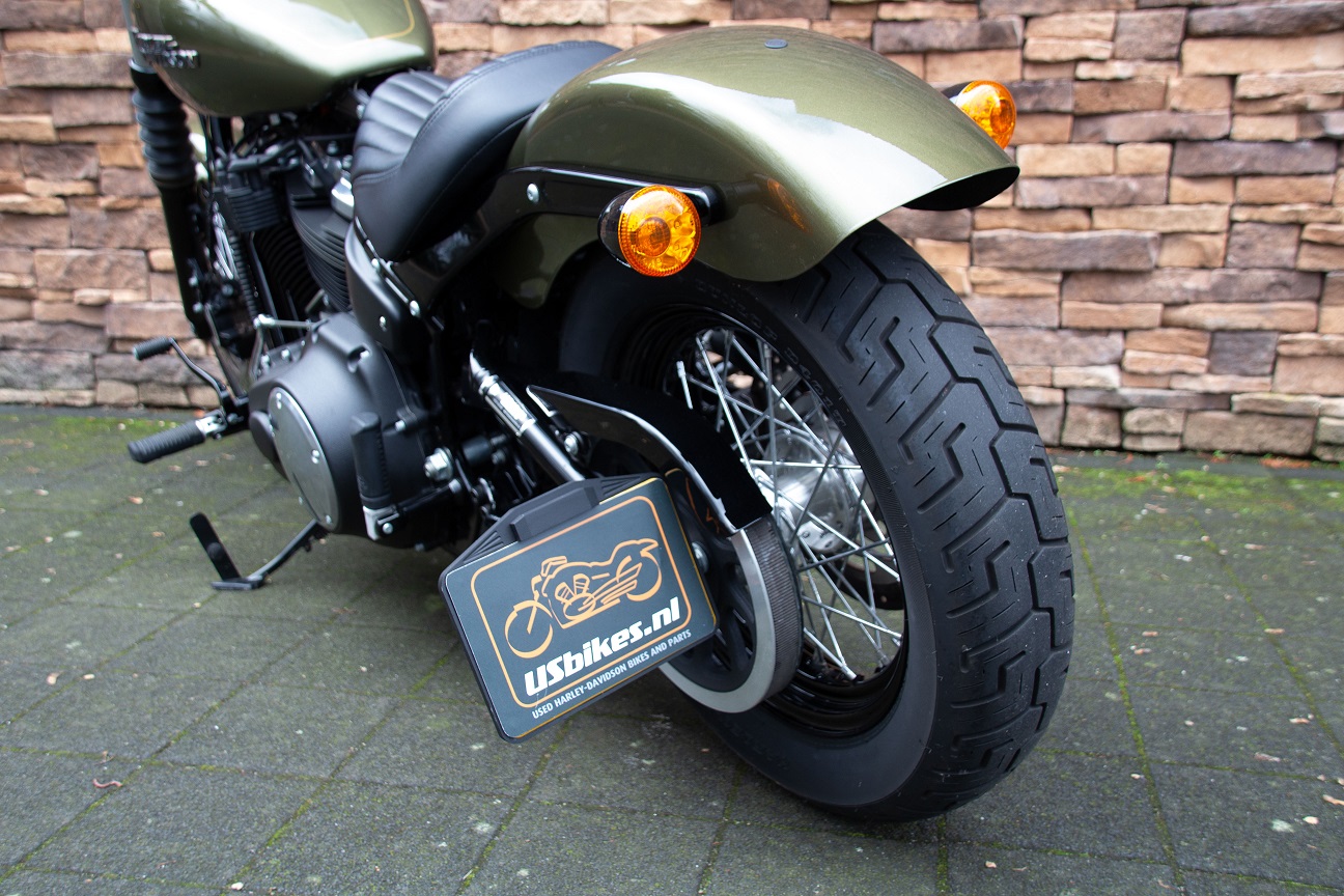 Harley-Davidson FXBB Street Bob Softail Milwaukee-Eight 107
