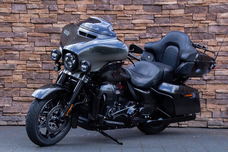 2018 Harley-Davidson FLHTKSE CVO Ultra Limited 117 LV