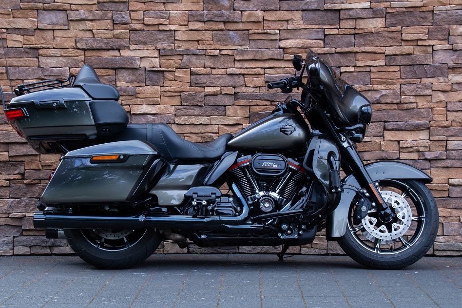 2018 Harley-Davidson FLHTKSE CVO Ultra Limited 117 R