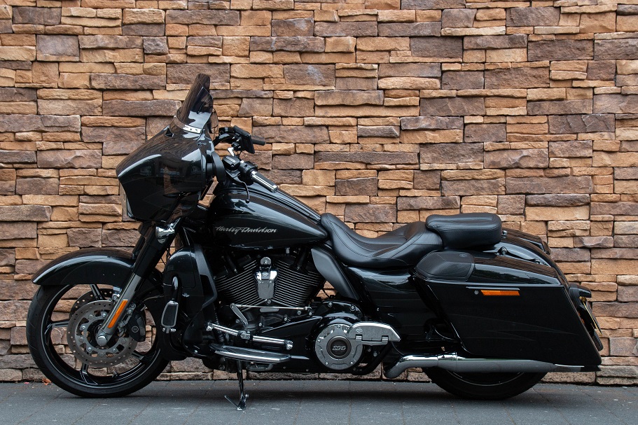 2017 Harley-Davidson FLHXSE Street Glide Special CVO 110 L