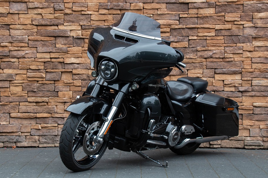 2017 Harley-Davidson FLHXSE Street Glide Special CVO 110 LV