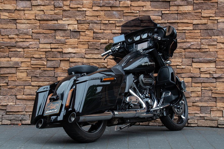 2017 Harley-Davidson FLHXSE Street Glide Special CVO 110 RA