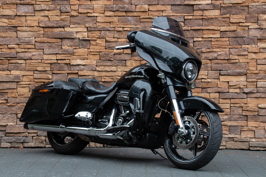 2017 Harley-Davidson FLHXSE Street Glide Special CVO 110 RV