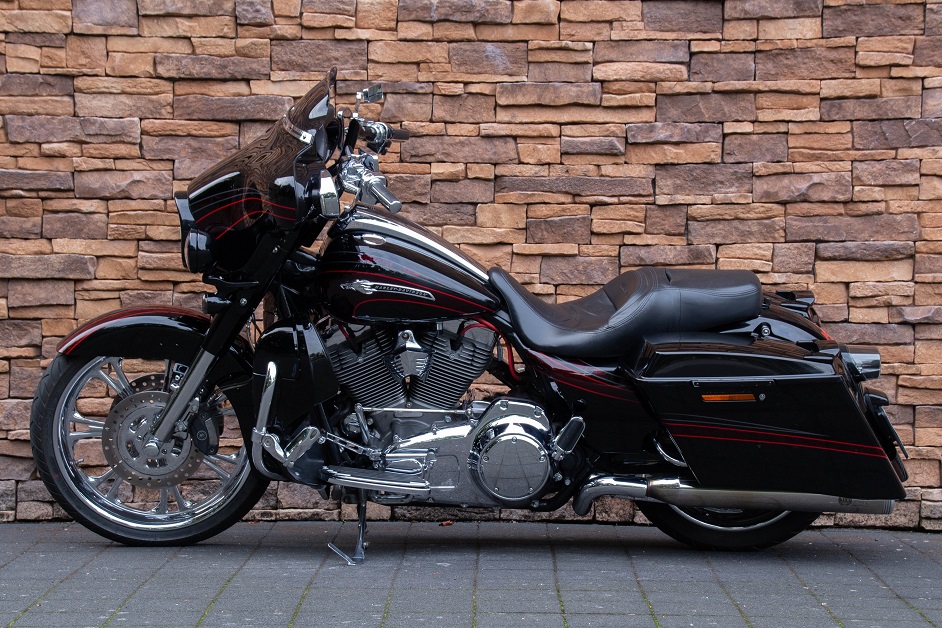 2011 Harley-Davidson FLHXSE2 CVO Street Glide 110 L