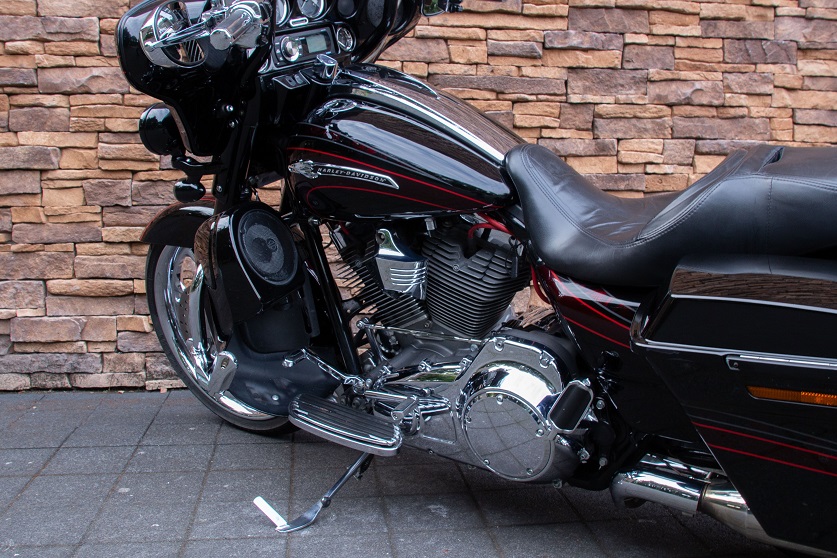 2011 Harley-Davidson FLHXSE2 CVO Street Glide 110 LE