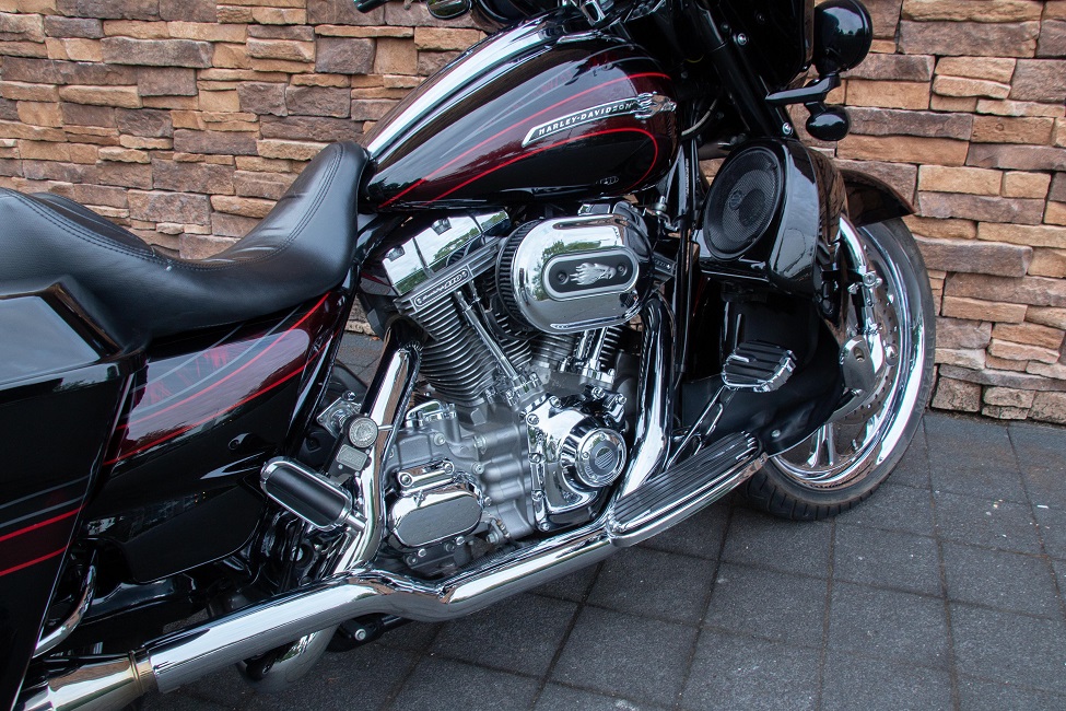 2011 Harley-Davidson FLHXSE2 CVO Street Glide 110 RE