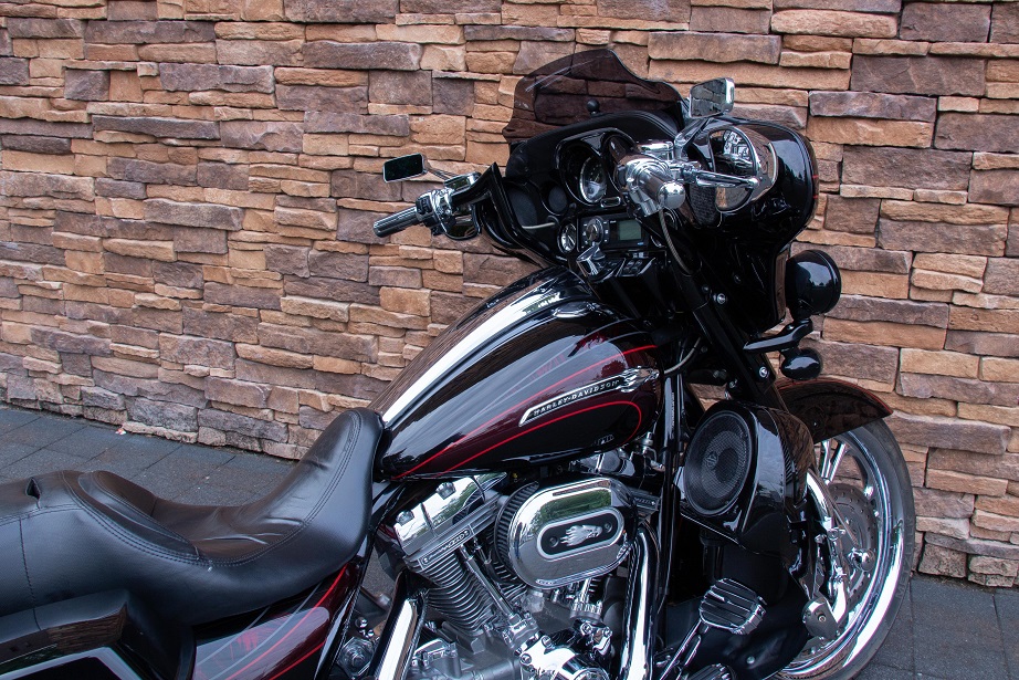 2011 Harley-Davidson FLHXSE2 CVO Street Glide 110 RT