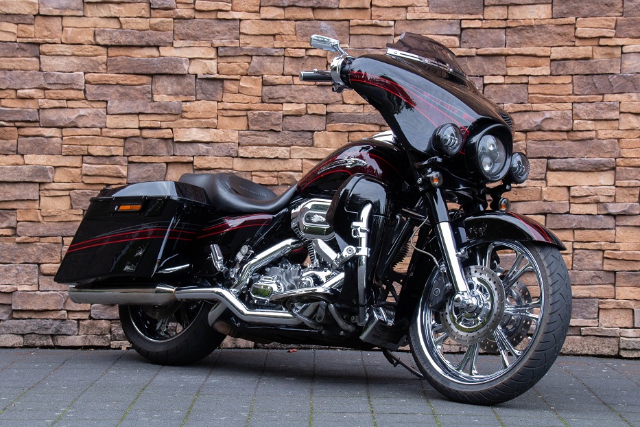 2011 Harley-Davidson FLHXSE2 CVO Street Glide 110 RV