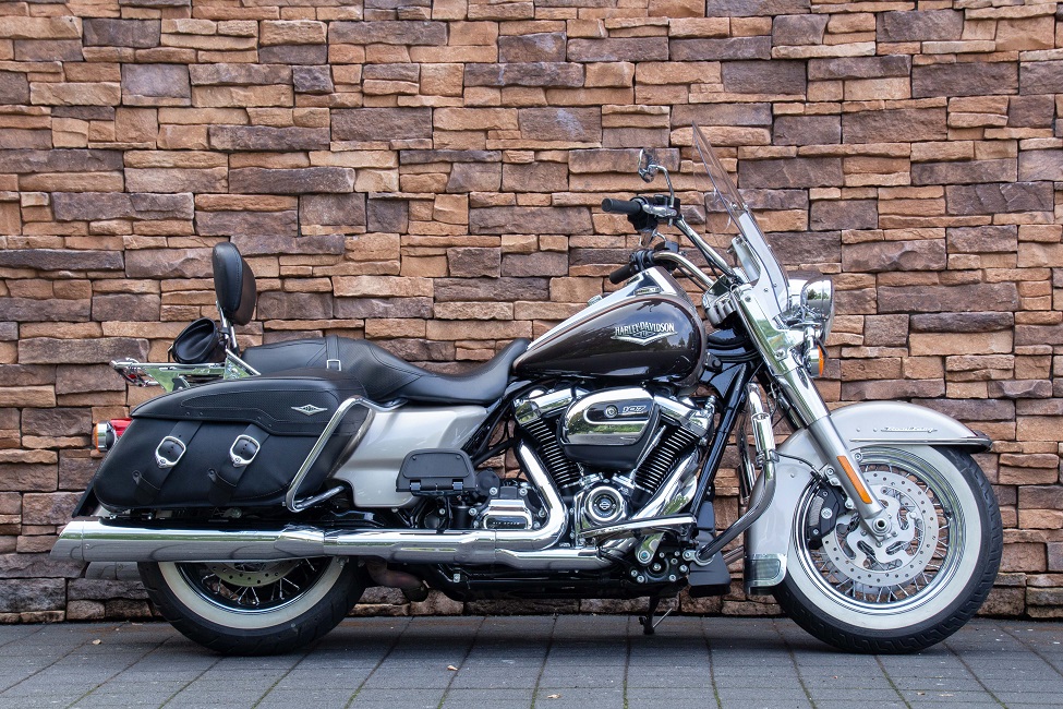 2018 Harley-Davidson FLHRC Road King Classic 107 M8 R