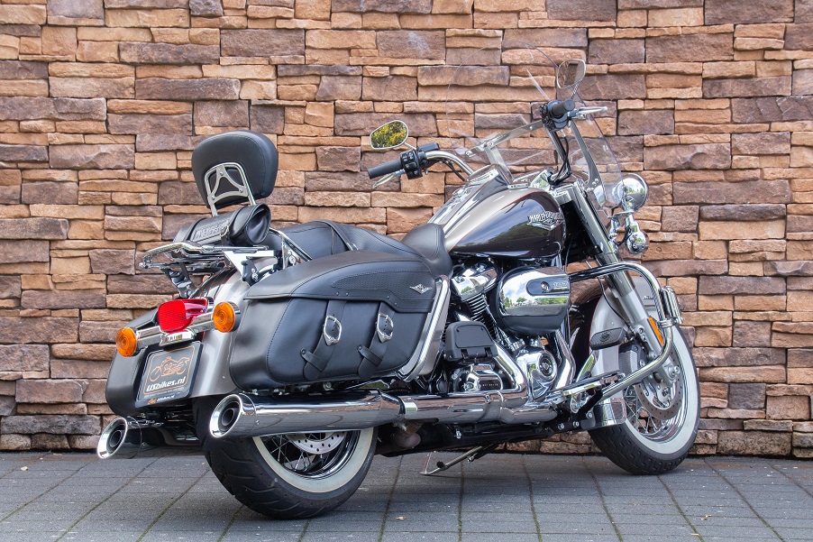 2018 Harley-Davidson FLHRC Road King Classic 107 M8 RA