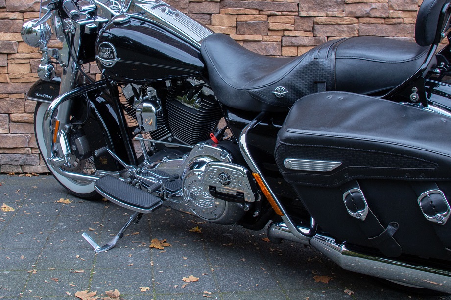 2010 Harley-Davidson FLHRC Road King Classic LE