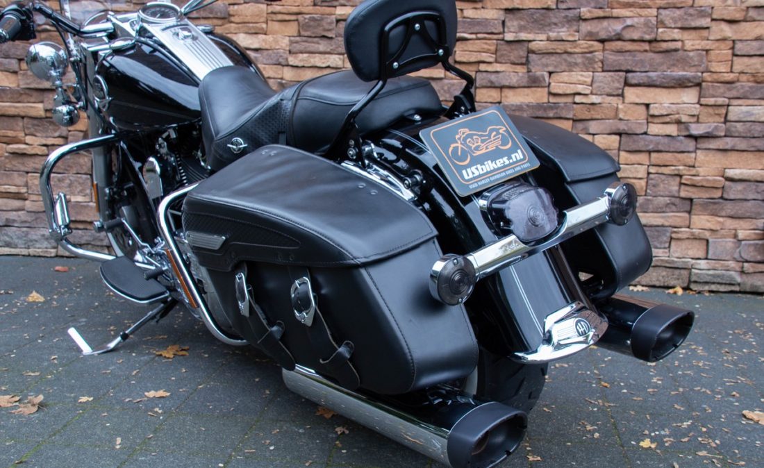 2010 Harley-Davidson FLHRC Road King Classic LSB