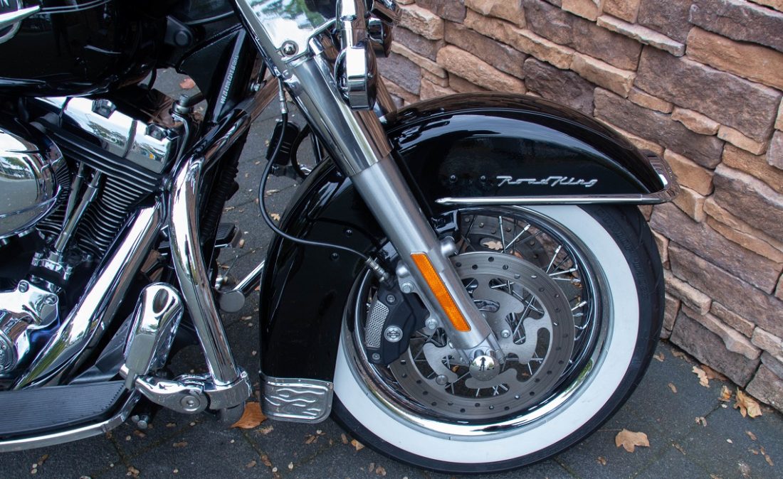 2010 Harley-Davidson FLHRC Road King Classic RFW