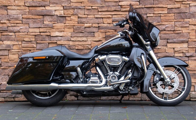 2017 Harley-Davidson FLHXS Street Glide Special 107 M8