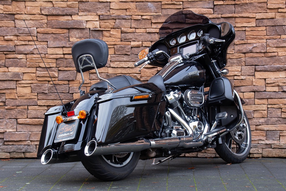 2017 Harley-Davidson FLHXS Street Glide Special 107 M8 RA