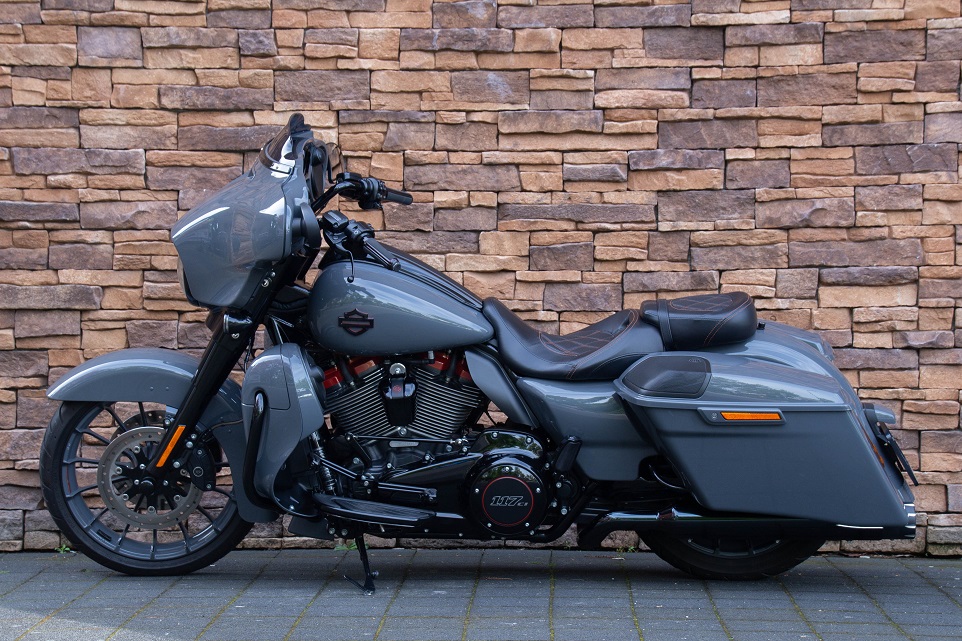 2018 Harley-Davidson FLHXSE Street Glide CVO 117 L