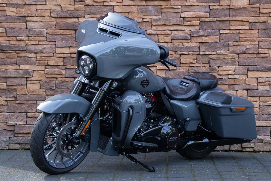 2018 Harley-Davidson FLHXSE Street Glide CVO 117 LV