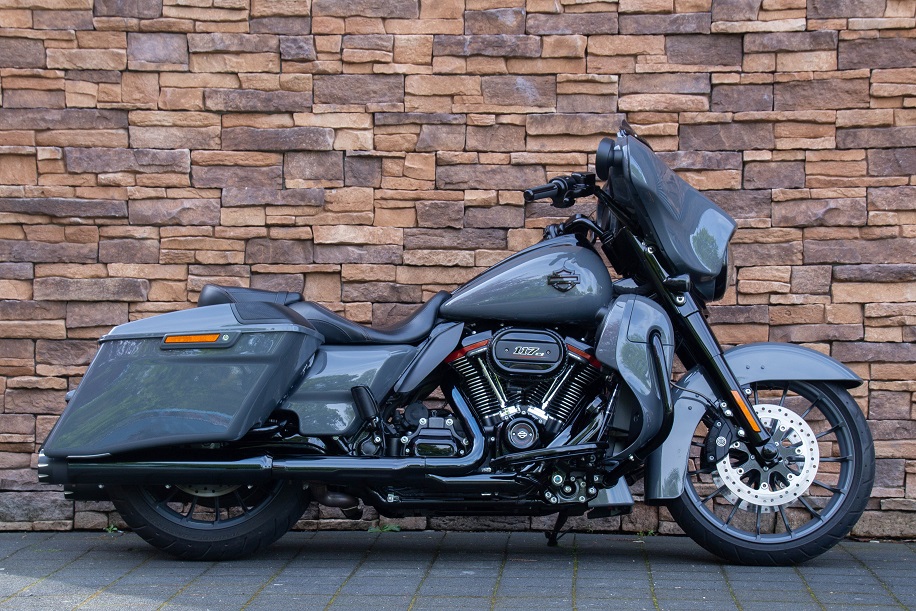 2018 Harley-Davidson FLHXSE Street Glide CVO 117 R