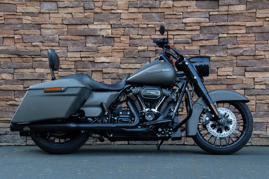 2018 Harley-Davidson FLHRXS Road King Special 107 M8 R