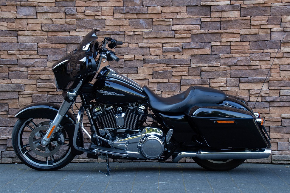 2018 Harley-Davidson FLHX Street Glide 107 M8 L