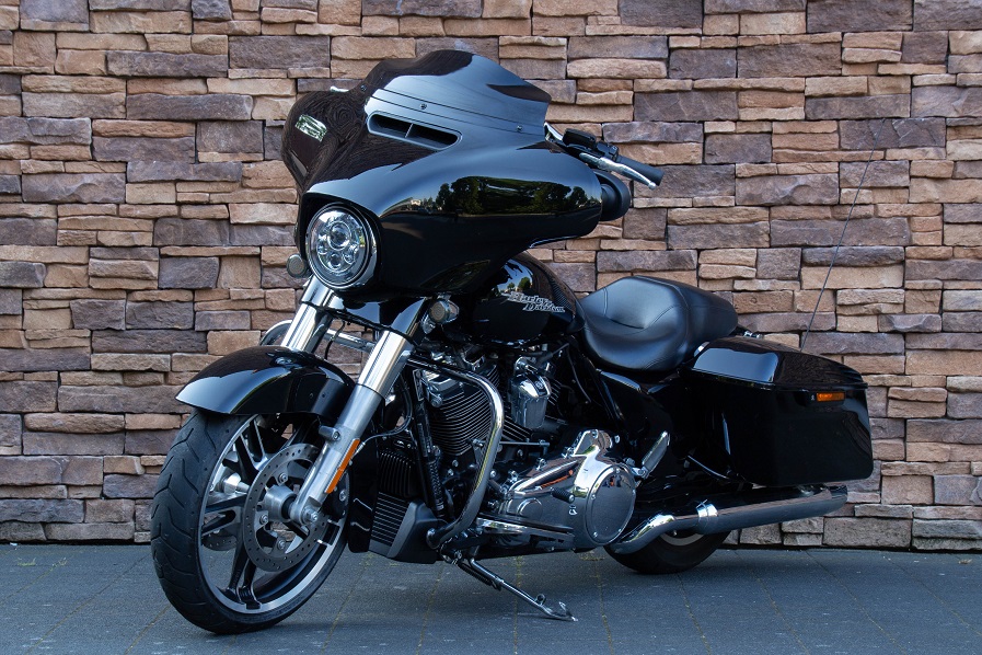 2018 Harley-Davidson FLHX Street Glide 107 M8 LV