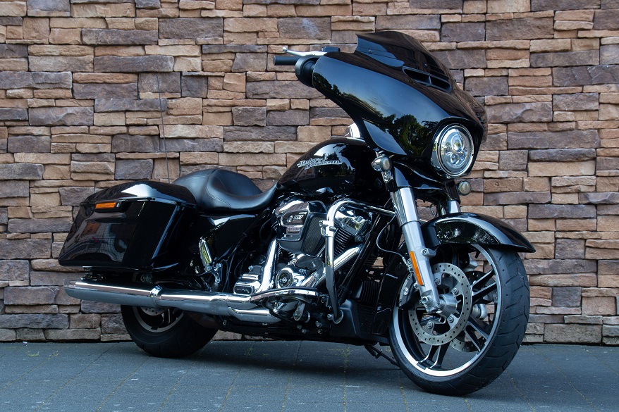 2018 Harley-Davidson FLHX Street Glide 107 M8 RV