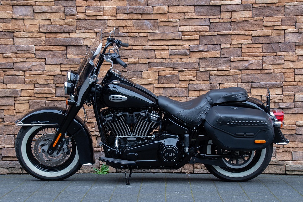2021 Harley-Davidson FLHCS Heritage Softail M8 114 Black Edition L