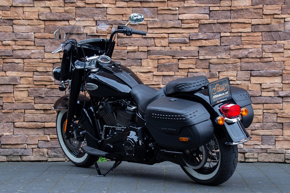 2021 Harley-Davidson FLHCS Heritage Softail M8 114 Black Edition LA