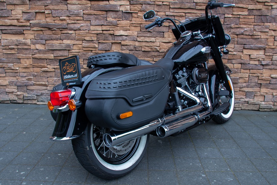 2021 Harley-Davidson FLHCS Heritage Softail M8 114 Black Edition RSB