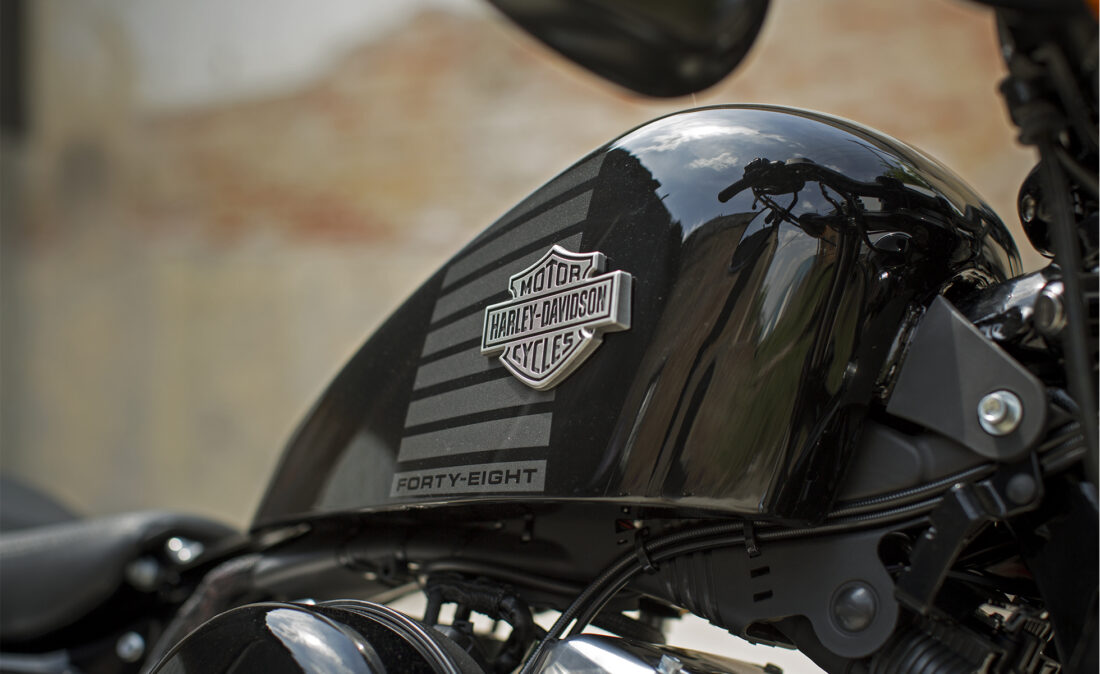 Harley-Davidson Sportster Forty Eight tank Vivid black