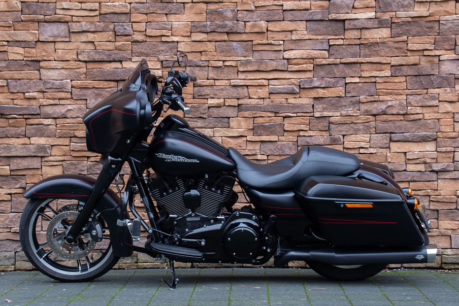 2016 Harley-Davidson FLHXS Street Glide Special 103 blacked-out L