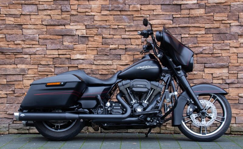 2016 Harley-Davidson FLHXS Street Glide Special 103 blacked-out