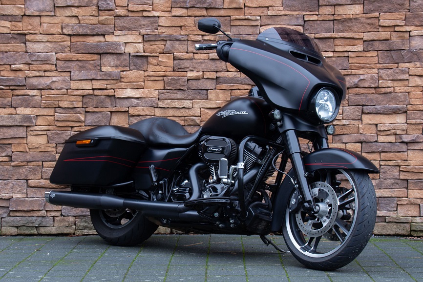 2016 Harley-Davidson FLHXS Street Glide Special 103 blacked-out