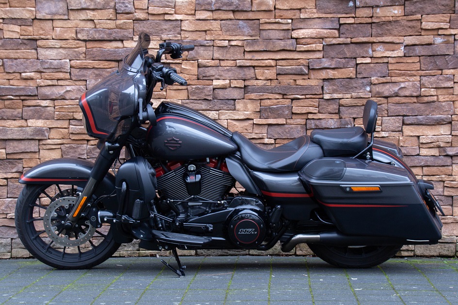 2018 Harley-Davidson FLHXSE Street Glide CVO 117 L