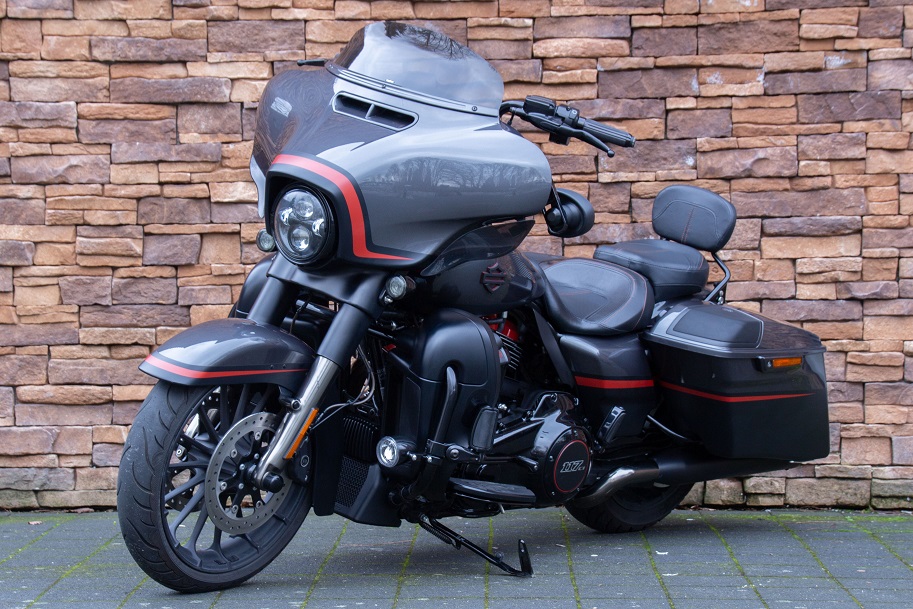 2018 Harley-Davidson FLHXSE Street Glide CVO 117 LV