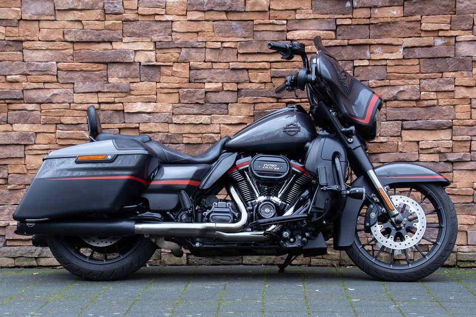 2018 Harley-Davidson FLHXSE Street Glide CVO 117 R