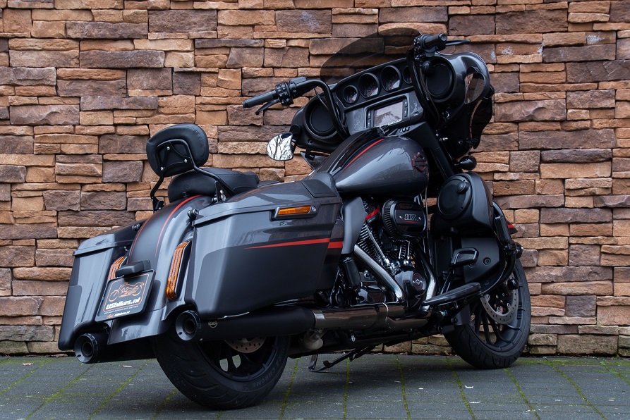 2018 Harley-Davidson FLHXSE Street Glide CVO 117 RA