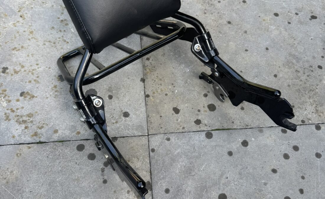 52300434 Sissybar Sport Glide afneembaar met bagagerek zwart izgst 1304 a