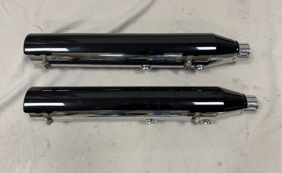 64900405 Uitlaatdempers Softail CVO Pro Street Breakout chroom+hoogglans zwart new 225 a