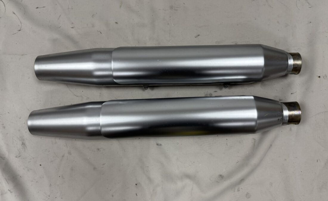 65870-10 uitlaatdempers Softail Fatboy Lo Special FLSTFB satin izgst 266 a