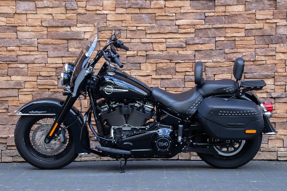 2019 Harley-Davidson FLHCS Heritage Classic Softail 114 M8 vivid black L