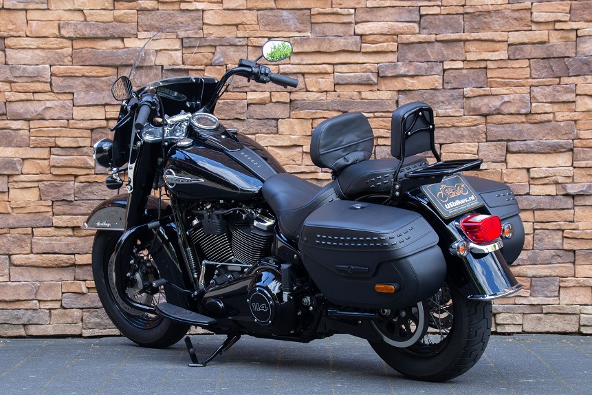 2019 Harley-Davidson FLHCS Heritage Classic Softail 114 M8 vivid black LA
