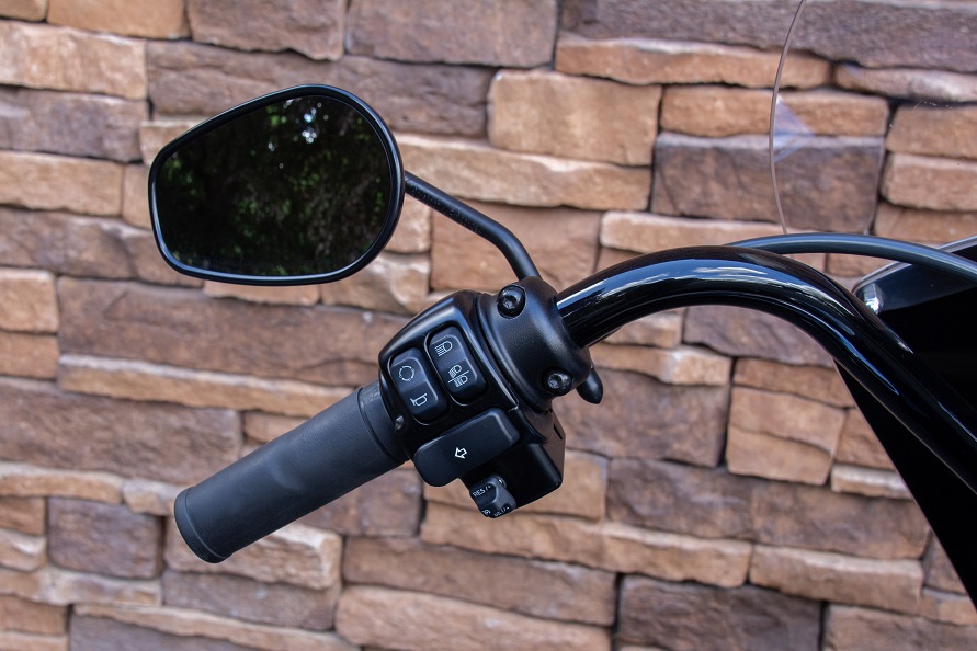 2019 Harley-Davidson FLHCS Heritage Classic Softail 114 M8 vivid black LHB