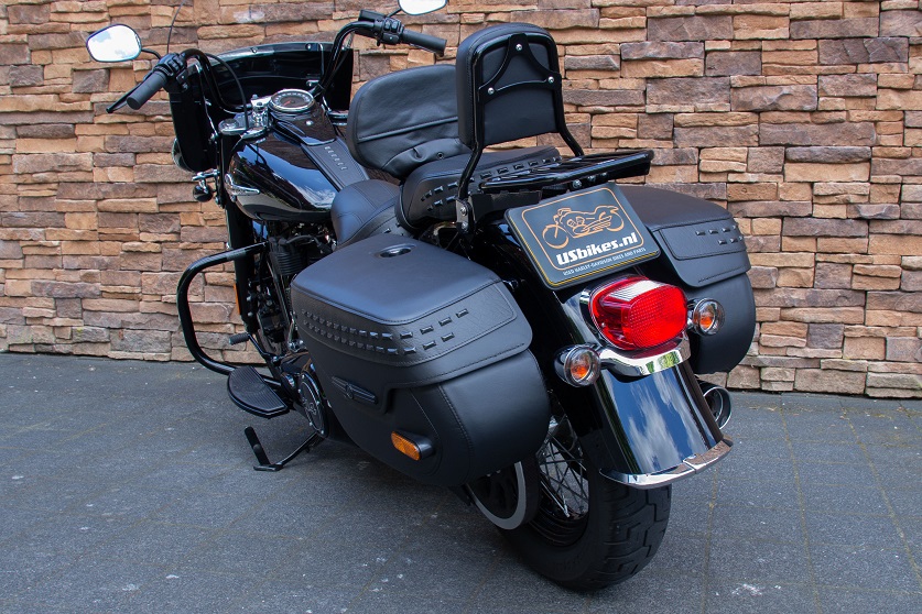 2019 Harley-Davidson FLHCS Heritage Classic Softail 114 M8 vivid black LSB