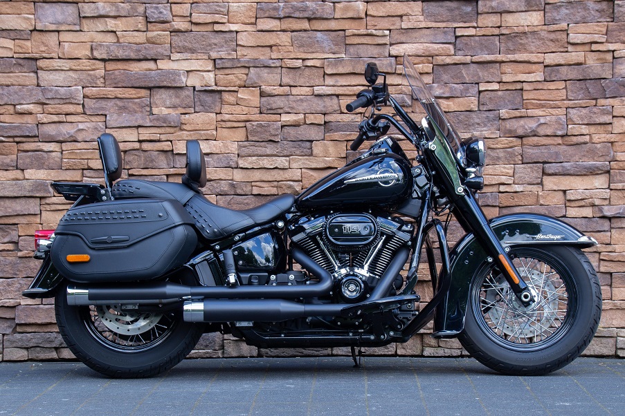 2019 Harley-Davidson FLHCS Heritage Classic Softail 114 M8 vivid black R