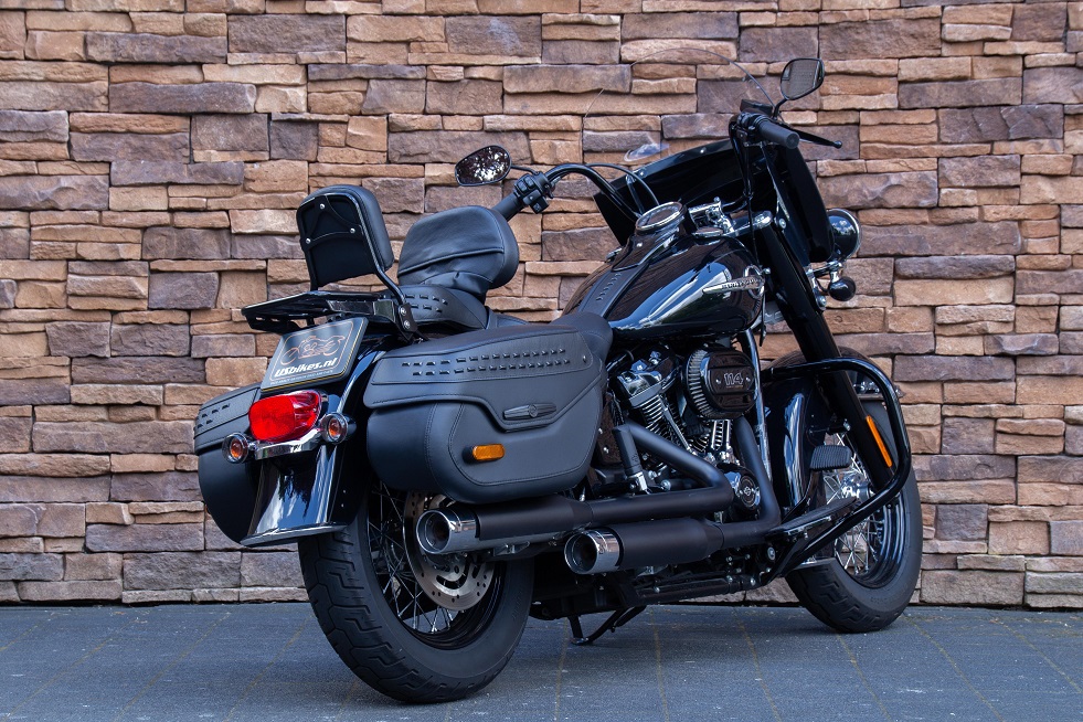 2019 Harley-Davidson FLHCS Heritage Classic Softail 114 M8 vivid black RA
