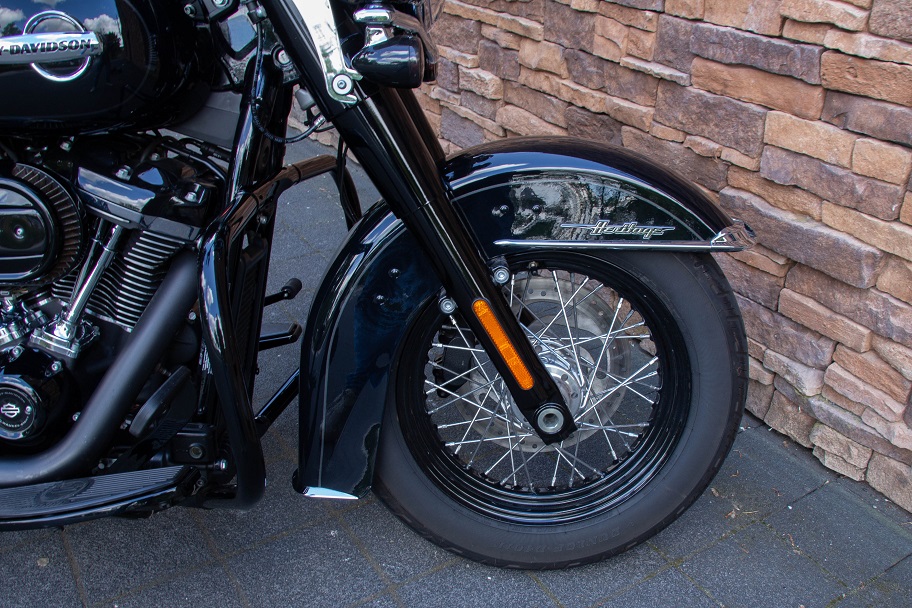 2019 Harley-Davidson FLHCS Heritage Classic Softail 114 M8 vivid black RFW
